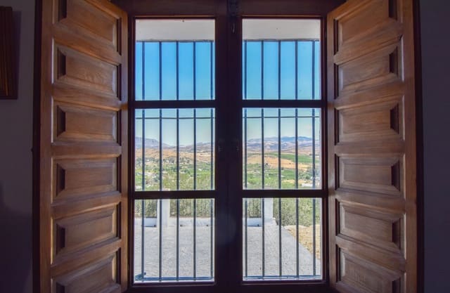 4 makuuhuone Maalaistalo myytävänä paikassa Alora mukana uima-altaan 
autotalli - 685 000 € (Ref: 8406967)