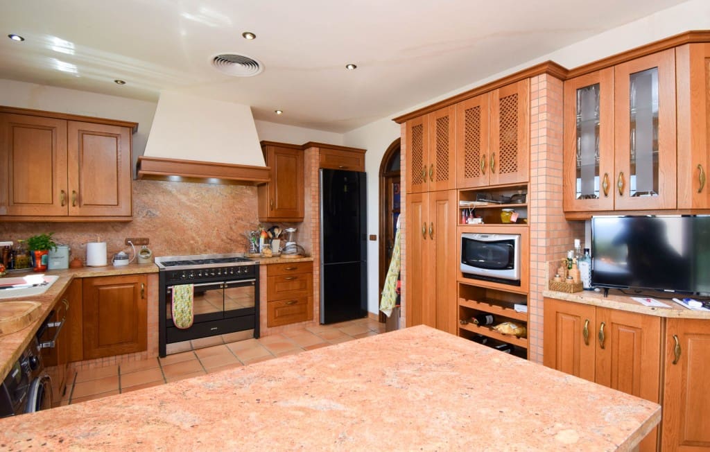 5 soverom Villa til salgs i Antequera med svømmebasseng garasje - € 1 690 000 (Ref: 8917745)