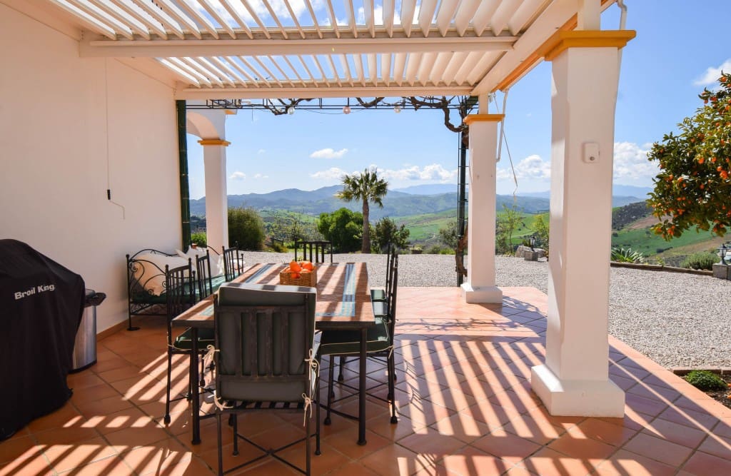 5 soverom Villa til salgs i Antequera med svømmebasseng garasje - € 1 690 000 (Ref: 8917745)