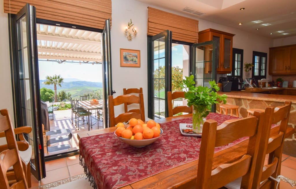 5 soverom Villa til salgs i Antequera med svømmebasseng garasje - € 1 690 000 (Ref: 8917745)