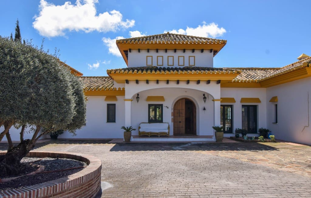 5 soverom Villa til salgs i Antequera med svømmebasseng garasje - € 1 690 000 (Ref: 8917745)
