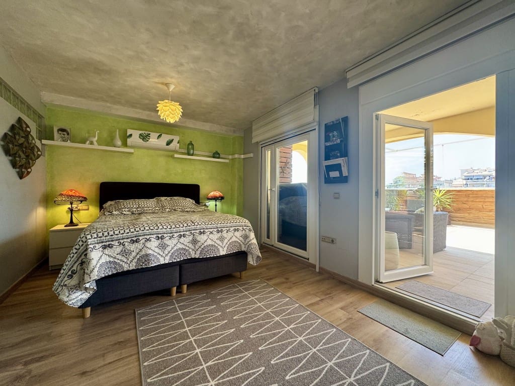 2 bedroom Apartment for sale in Torrequebrada with pool garage - € 360,000 (Ref: 9095098)