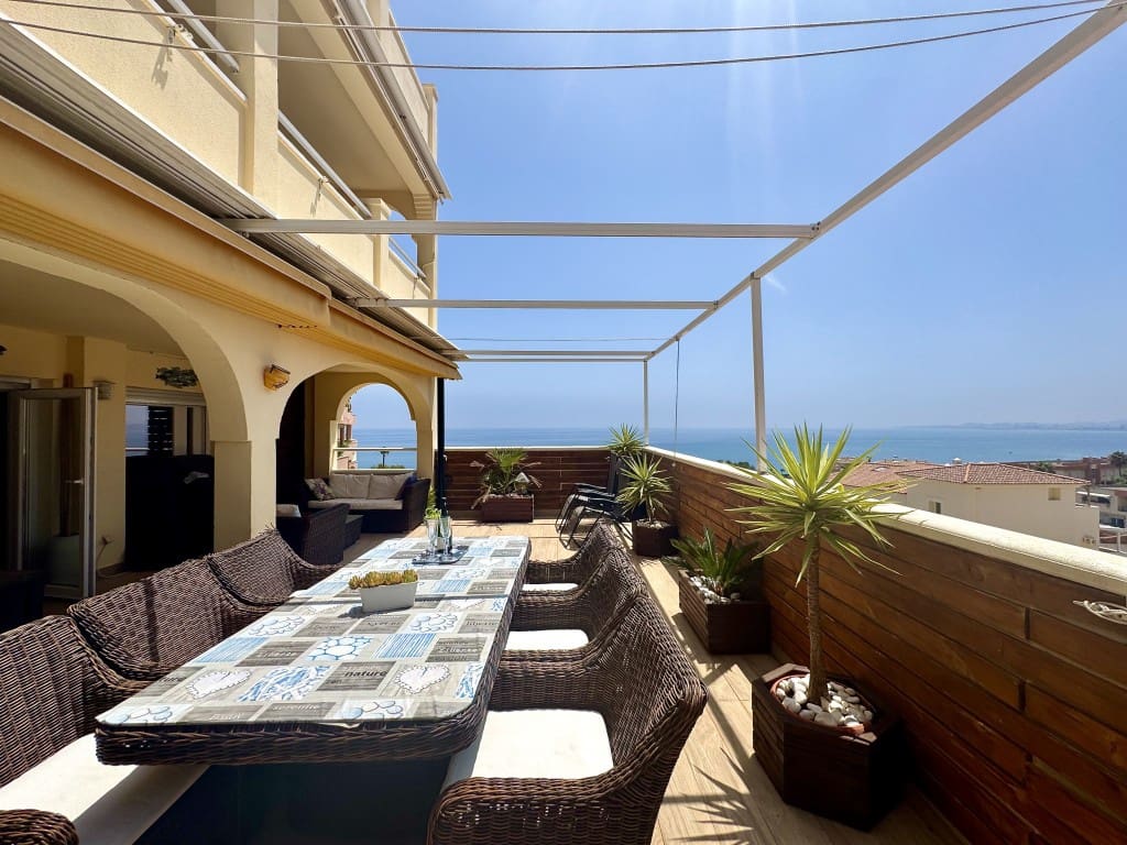 2 bedroom Apartment for sale in Torrequebrada with pool garage - € 360,000 (Ref: 9095098)