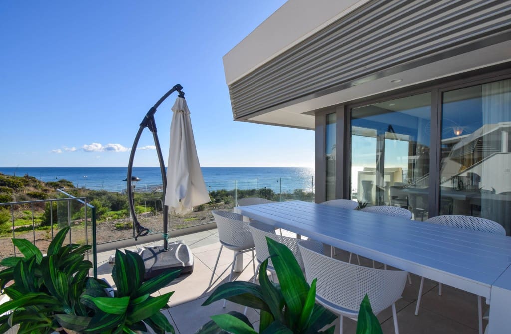 3 sovrum Semi-fristående Villa till salu i Mijas Costa med pool garage - 1 295 000 € (Ref: 9471112)