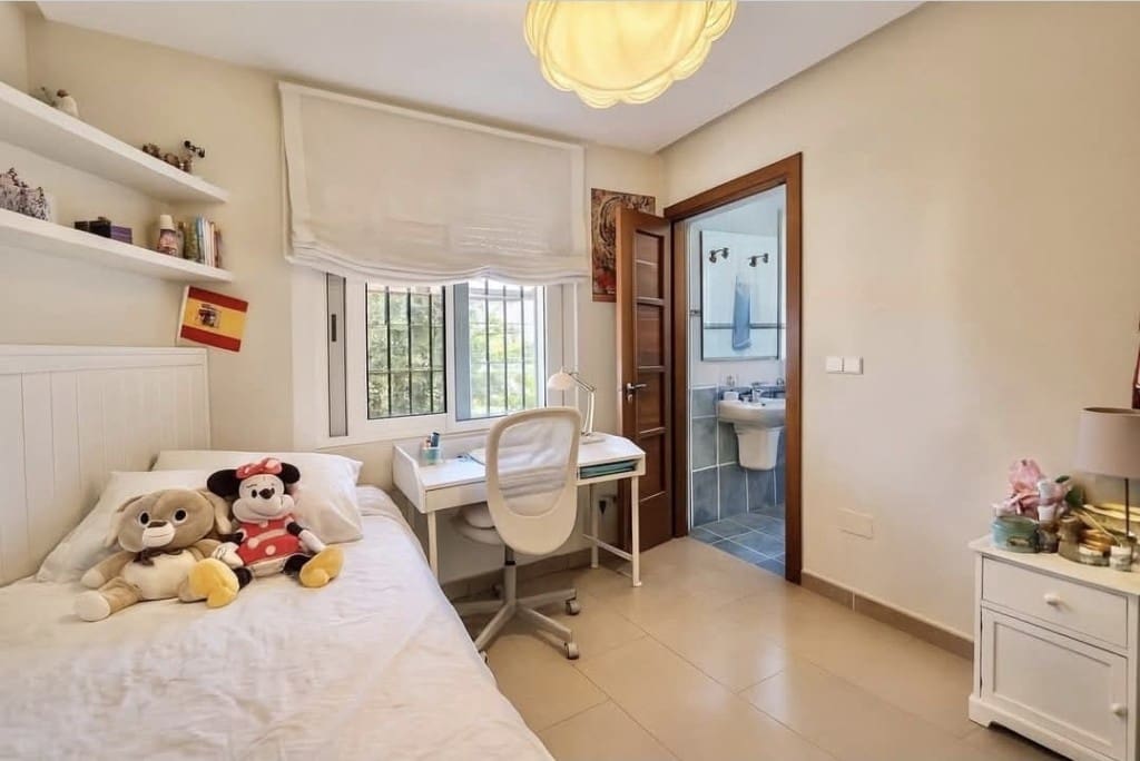 3 bedroom Villa for sale in Fuengirola with pool garage - € 599,990 (Ref: 9585335)