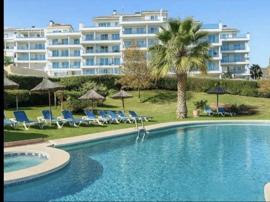 3 bedroom Villa for sale in Fuengirola with pool garage - € 599,990 (Ref: 9585335)