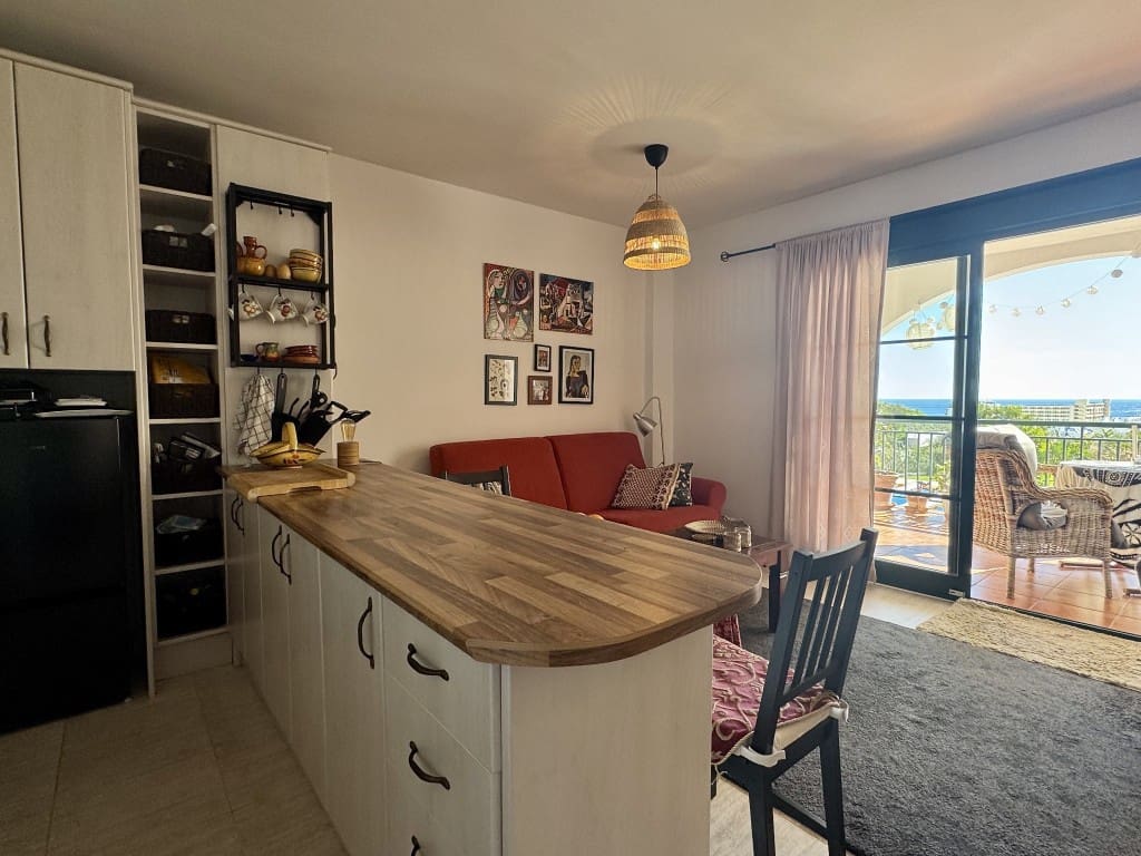 1 soveværelse Lejlighed til salg i Torrequebrada med swimmingpool garage - € 275.000 (Ref: 9610788)