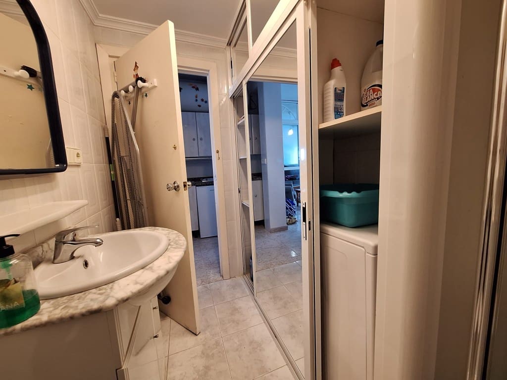 1 bedroom Studio for sale in Calahonda with pool - € 190,000 (Ref: 9735276)