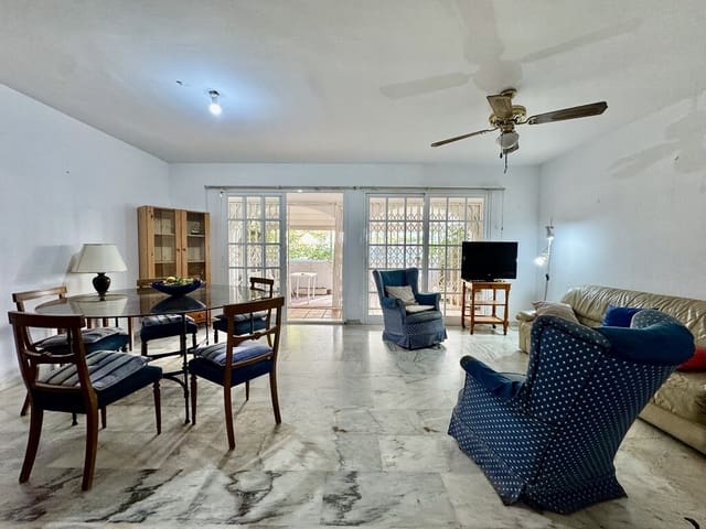 Pareado de 5 habitaciones en Fuengirola en venta con piscina - 490.000 € (Ref: 9738044)