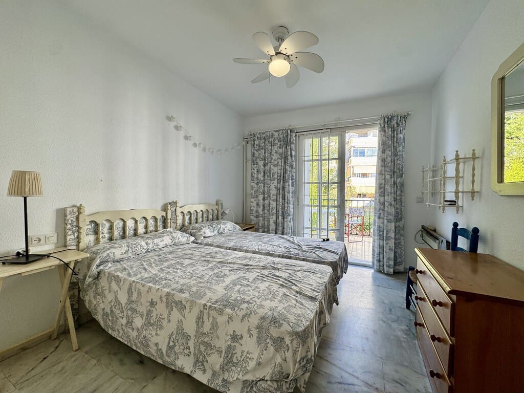 Pareado de 5 habitaciones en Fuengirola en venta con piscina - 490.000 € (Ref: 9738044)