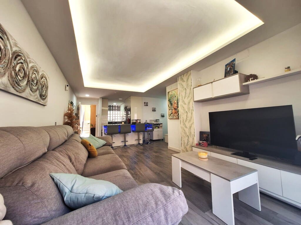 3 soveværelse Lejlighed til salg i Mijas Costa med garage - € 269.000 (Ref: 9770343)