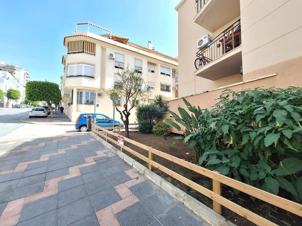 3 soveværelse Lejlighed til salg i Mijas Costa med garage - € 269.000 (Ref: 9770343)