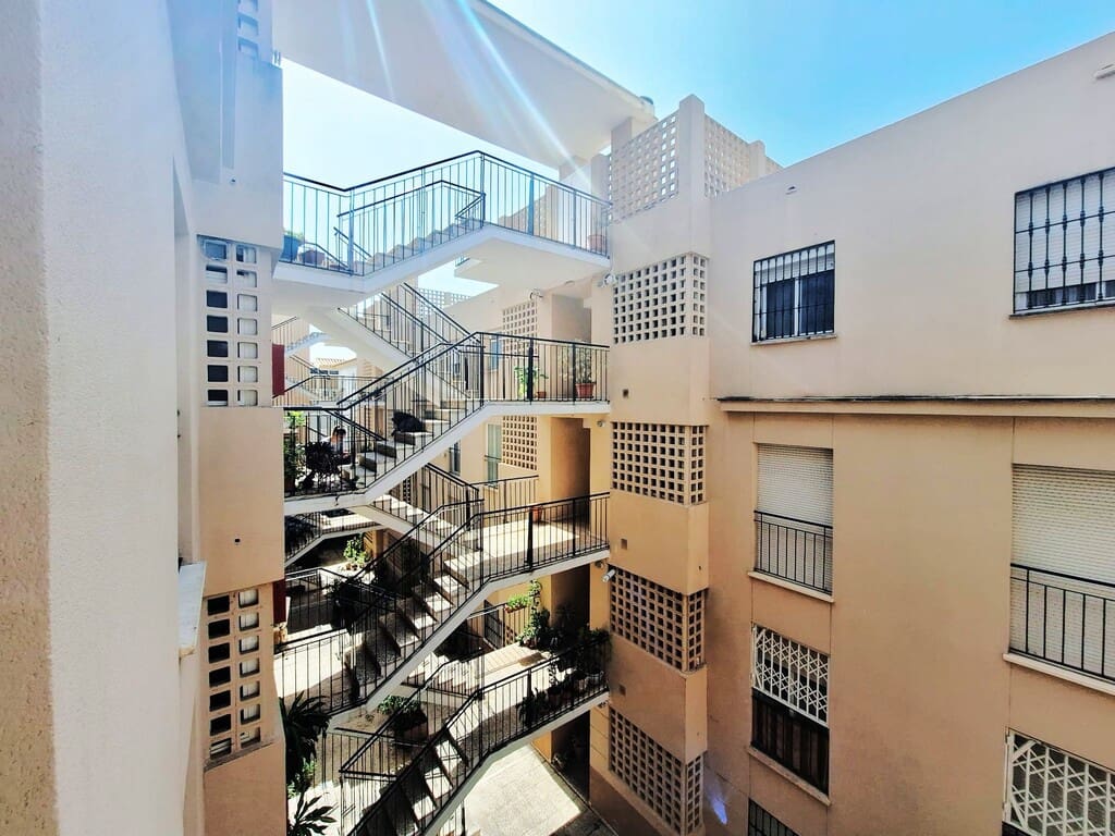 3 soveværelse Lejlighed til salg i Mijas Costa med garage - € 269.000 (Ref: 9770343)