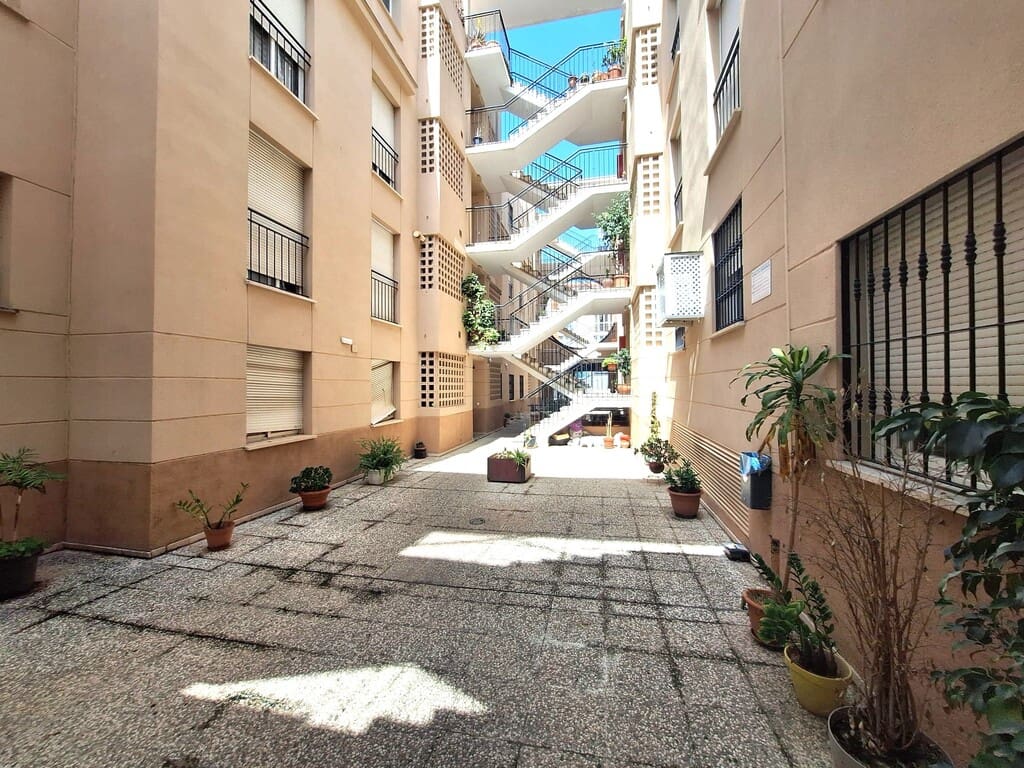 3 soveværelse Lejlighed til salg i Mijas Costa med garage - € 269.000 (Ref: 9770343)