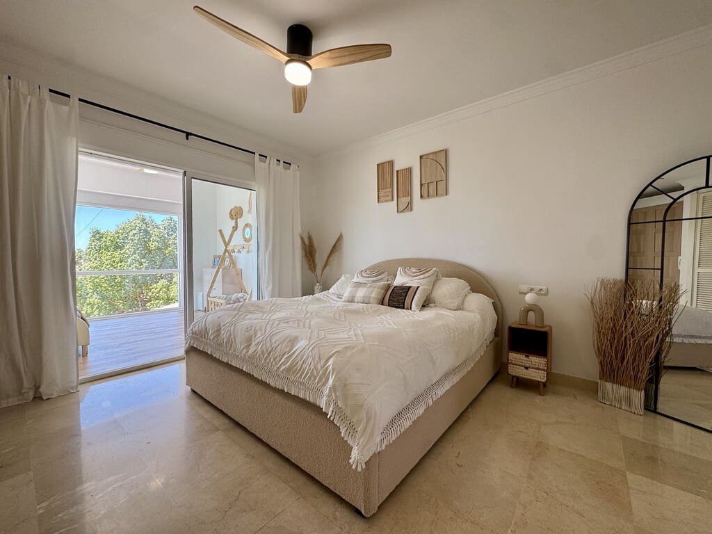 3 bedroom Villa for sale in Riviera del Sol with pool garage - € 1,280,000 (Ref: 9777757)