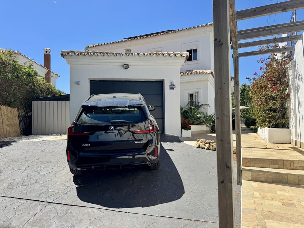 3 bedroom Villa for sale in Riviera del Sol with pool garage - € 1,280,000 (Ref: 9777757)