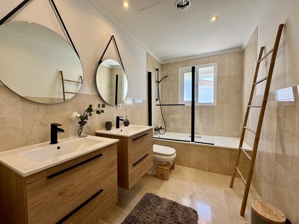 3 bedroom Villa for sale in Riviera del Sol with pool garage - € 1,280,000 (Ref: 9777757)