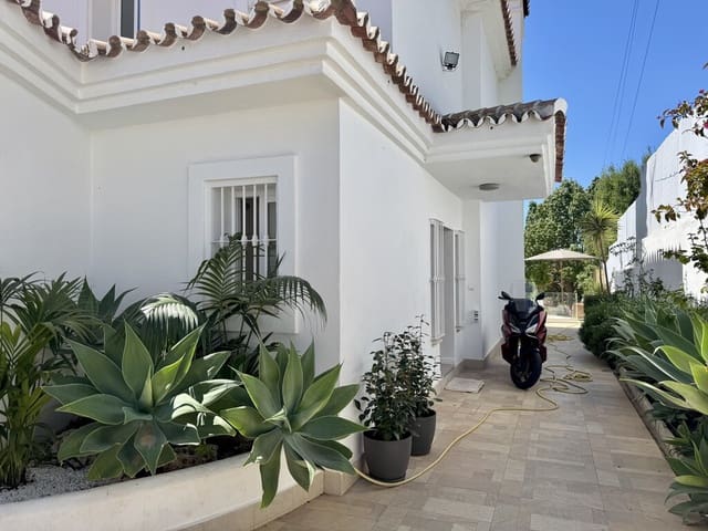 3 soveværelse Villa til salg i Riviera del Sol, Mijas med swimmingpool garage - € 1.280.000 (Ref: 9777757)