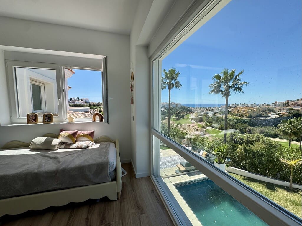 3 bedroom Villa for sale in Riviera del Sol with pool garage - € 1,280,000 (Ref: 9777757)