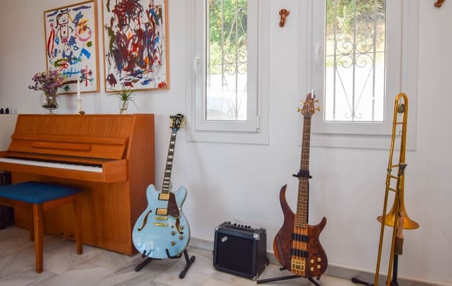 Chalet de 4 habitaciones en Mijas Costa, Mijas en venta con piscina garaje - 699.000 € (Ref: 9838973)