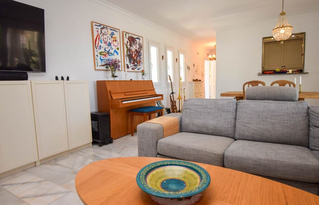 4 bedroom Villa for sale in Mijas Costa with pool garage - € 699,000 (Ref: 9838973)