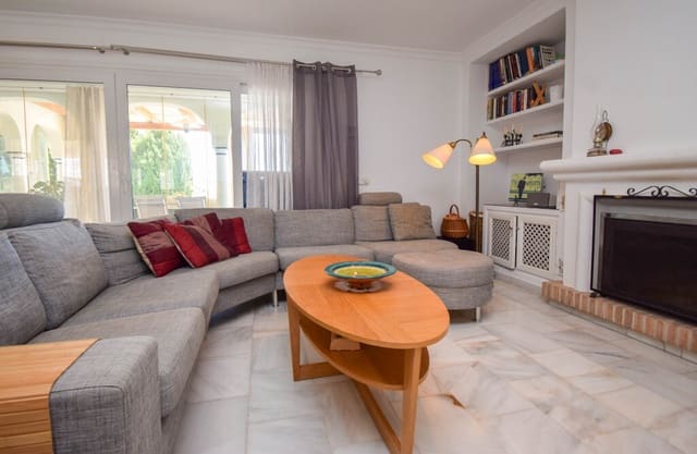 Chalet de 4 habitaciones en Mijas Costa, Mijas en venta con piscina garaje - 699.000 € (Ref: 9838973)