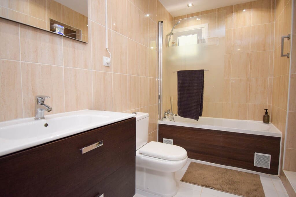 4 bedroom Villa for sale in Mijas Costa with pool garage - € 699,000 (Ref: 9838973)