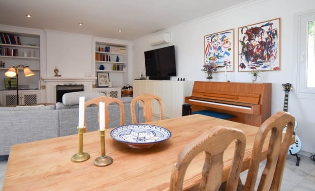 Chalet de 4 habitaciones en Mijas Costa, Mijas en venta con piscina garaje - 699.000 € (Ref: 9838973)