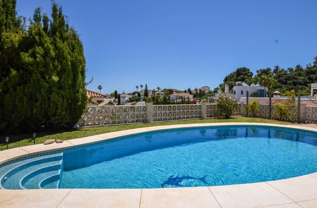 4 bedroom Villa for sale in Mijas Costa with pool garage - € 699,000 (Ref: 9838973)