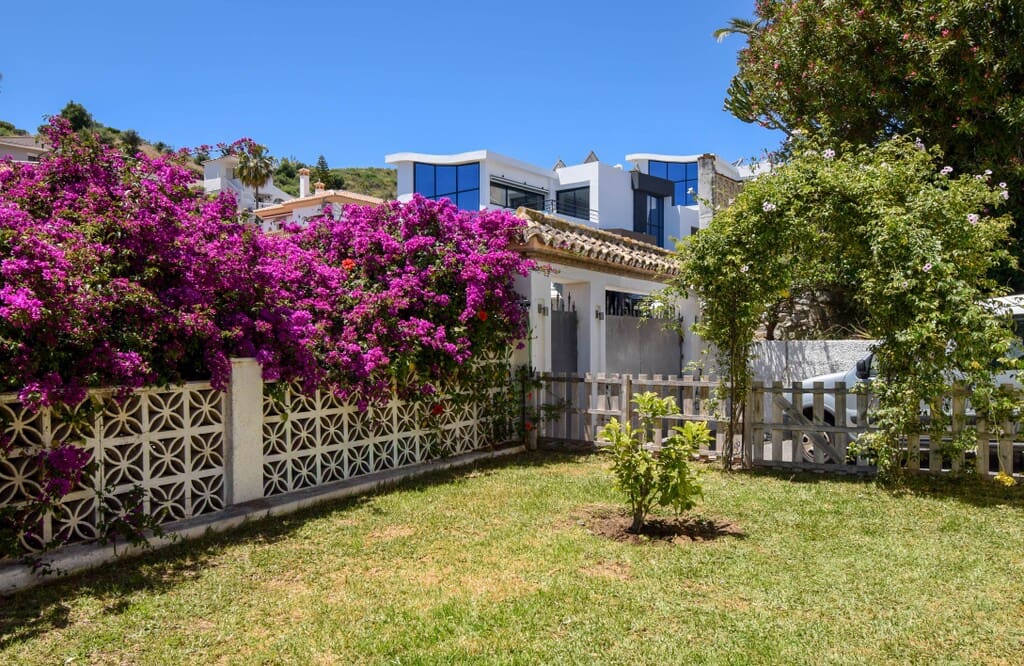 4 bedroom Villa for sale in Mijas Costa with pool garage - € 699,000 (Ref: 9838973)