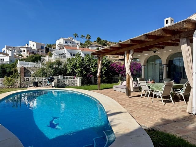 4 soveværelse Villa til salg i Mijas Costa, Mijas med swimmingpool garage - € 699.000 (Ref: 9838973)