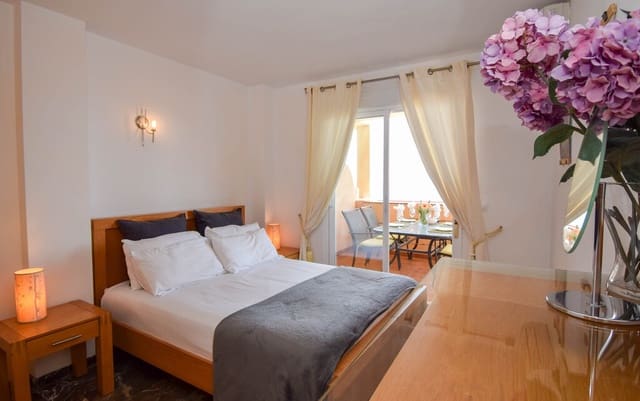 2 soverom Leilighet til salgs i Carvajal, Fuengirola med svømmebasseng - € 575 000 (Ref: 9912676)