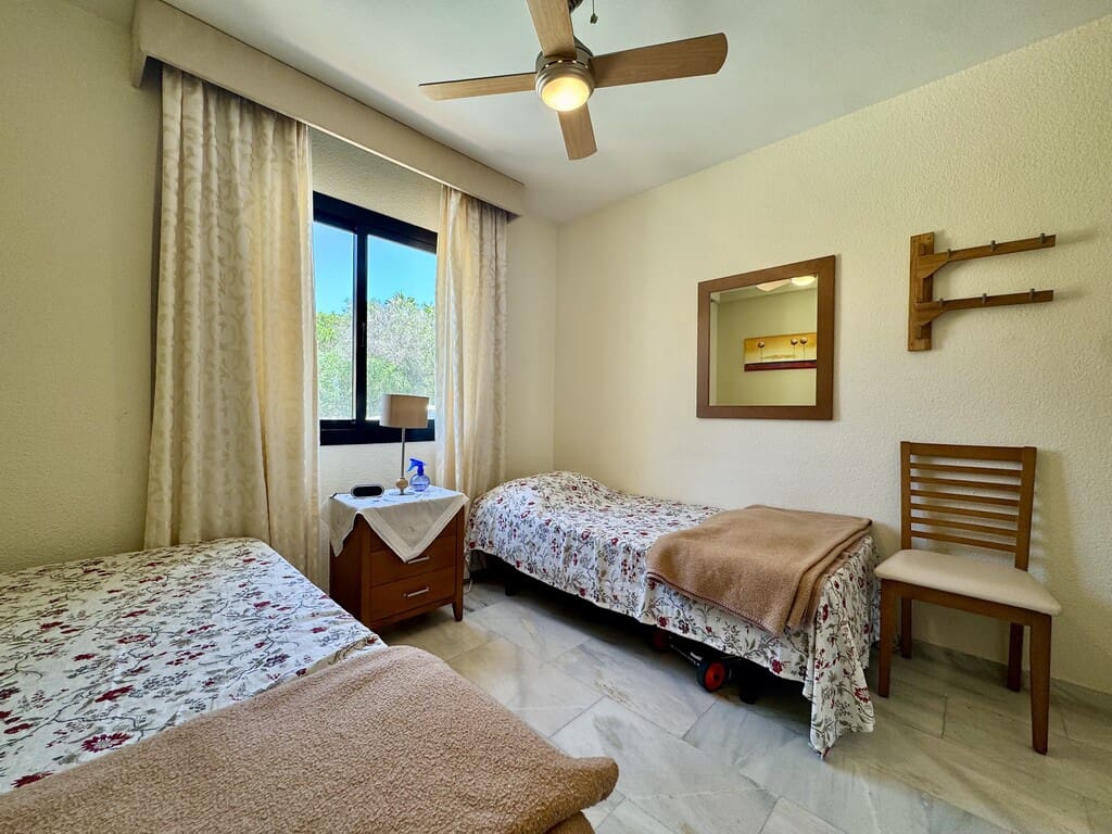 2 sypialnia Apartament na sprzedaż w Calahonda z basenem garażem - 325 000 € (Ref: 9939495)
