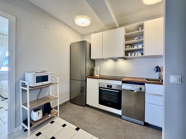 2 soveværelse Penthouse til salg i Carvajal, Fuengirola med swimmingpool - € 399.000 (Ref: 9972923)