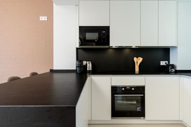 Apartamento de 2 habitaciones en El Higuerón, Fuengirola en venta con piscina garaje - 635.000 € (Ref: 9993873)