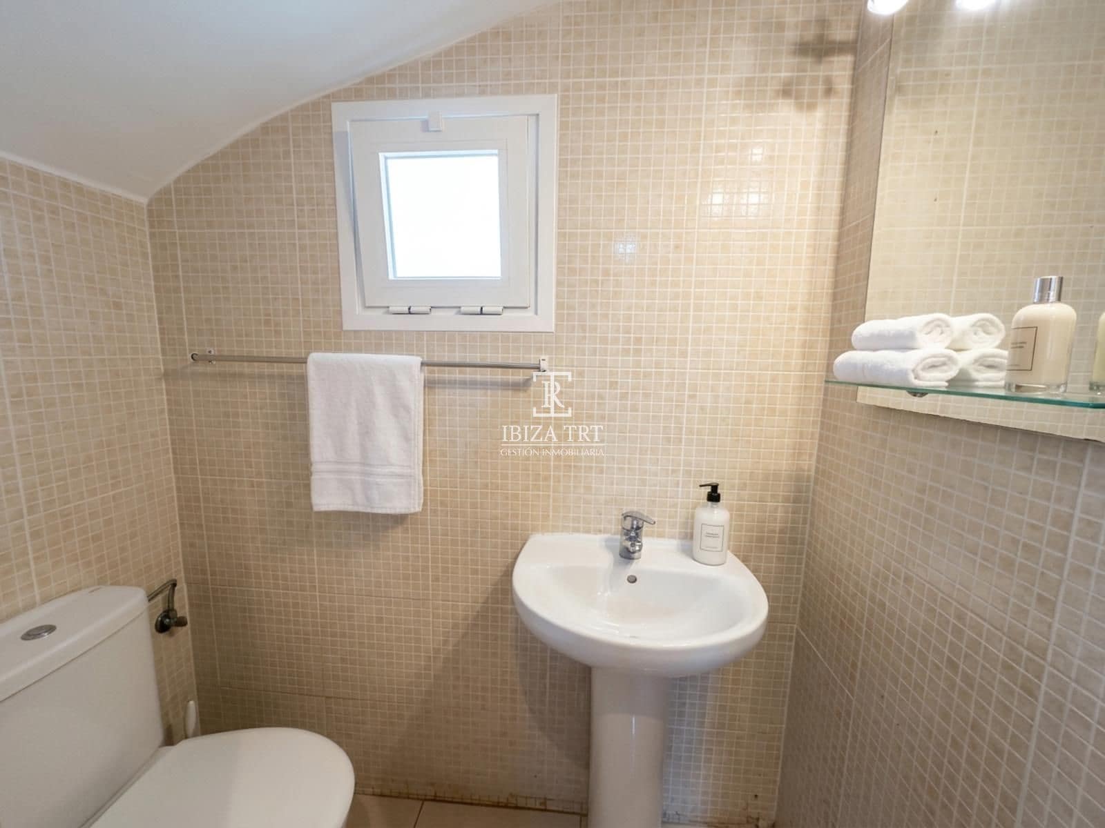3 quarto Casa em Banda para venda em Cala d'en Bou com piscina garagem - 650 000 € (Ref: 10181657)