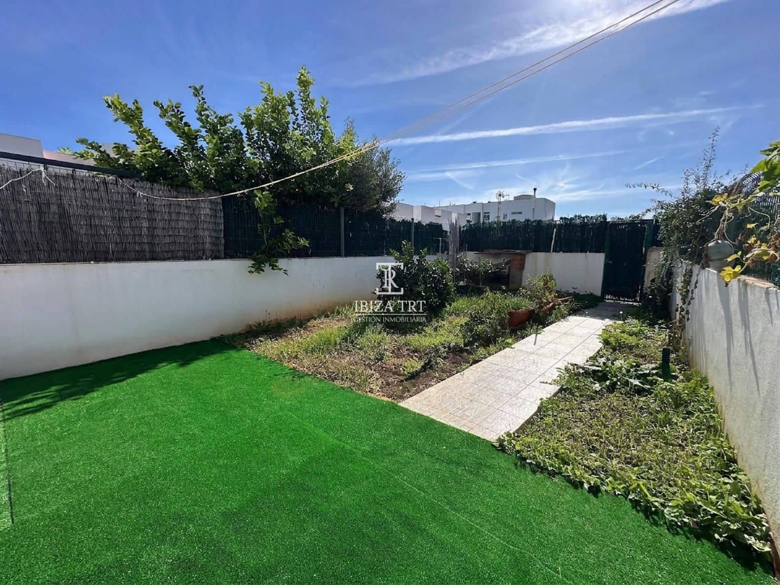 3 quarto Casa em Banda para venda em Cala d'en Bou com piscina garagem - 650 000 € (Ref: 10181657)