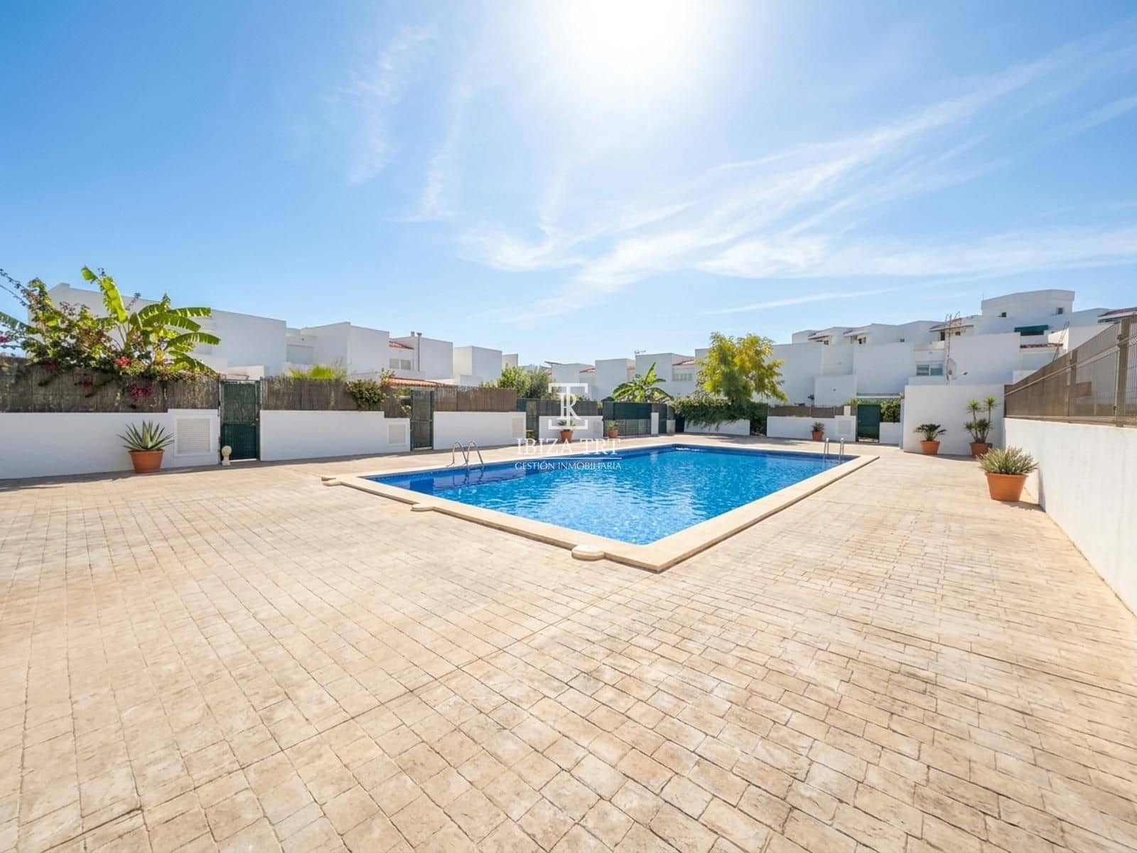 3 quarto Casa em Banda para venda em Cala d'en Bou com piscina garagem - 650 000 € (Ref: 10181657)