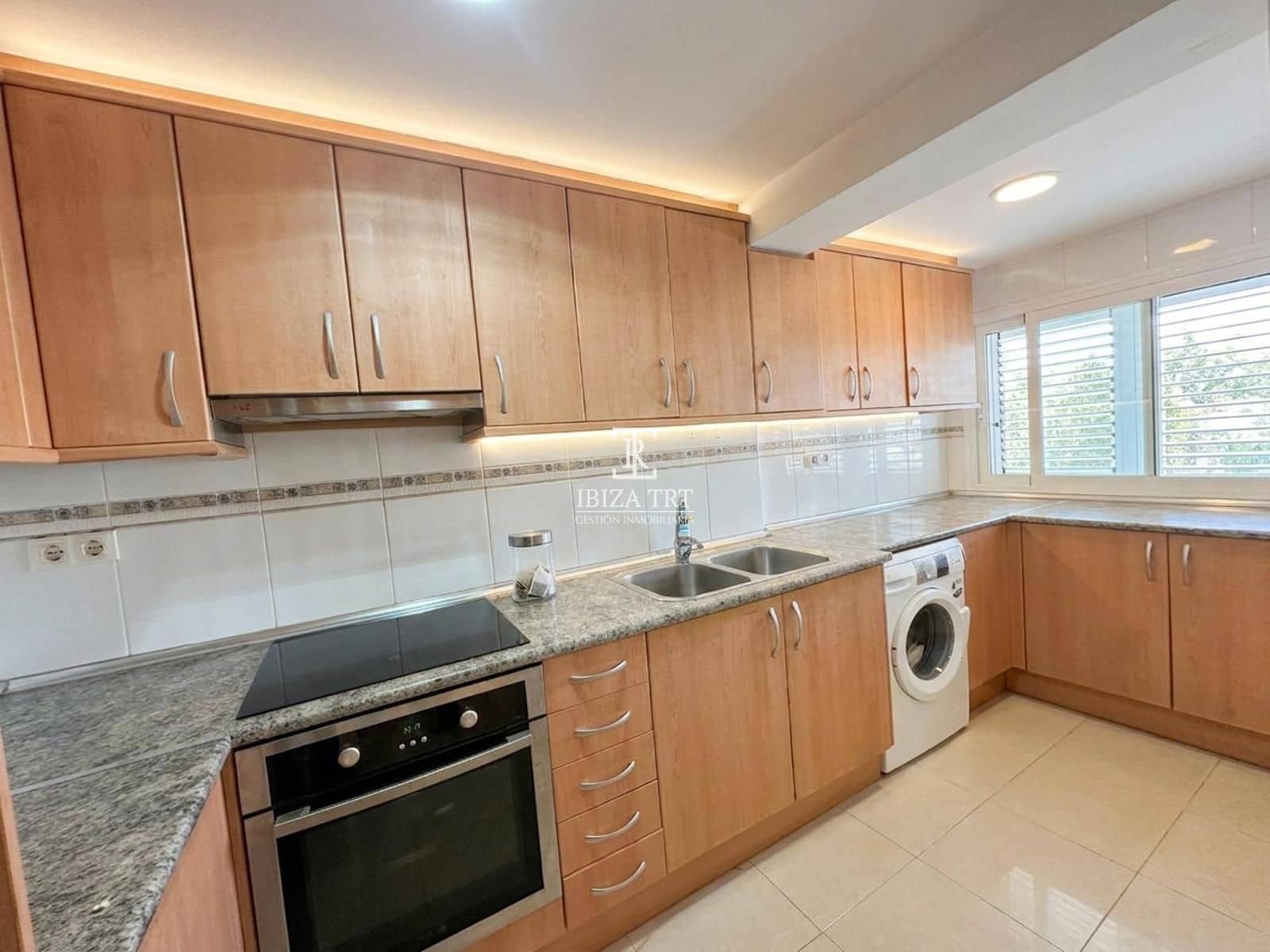 3 quarto Casa em Banda para venda em Cala d'en Bou com piscina garagem - 650 000 € (Ref: 10181657)