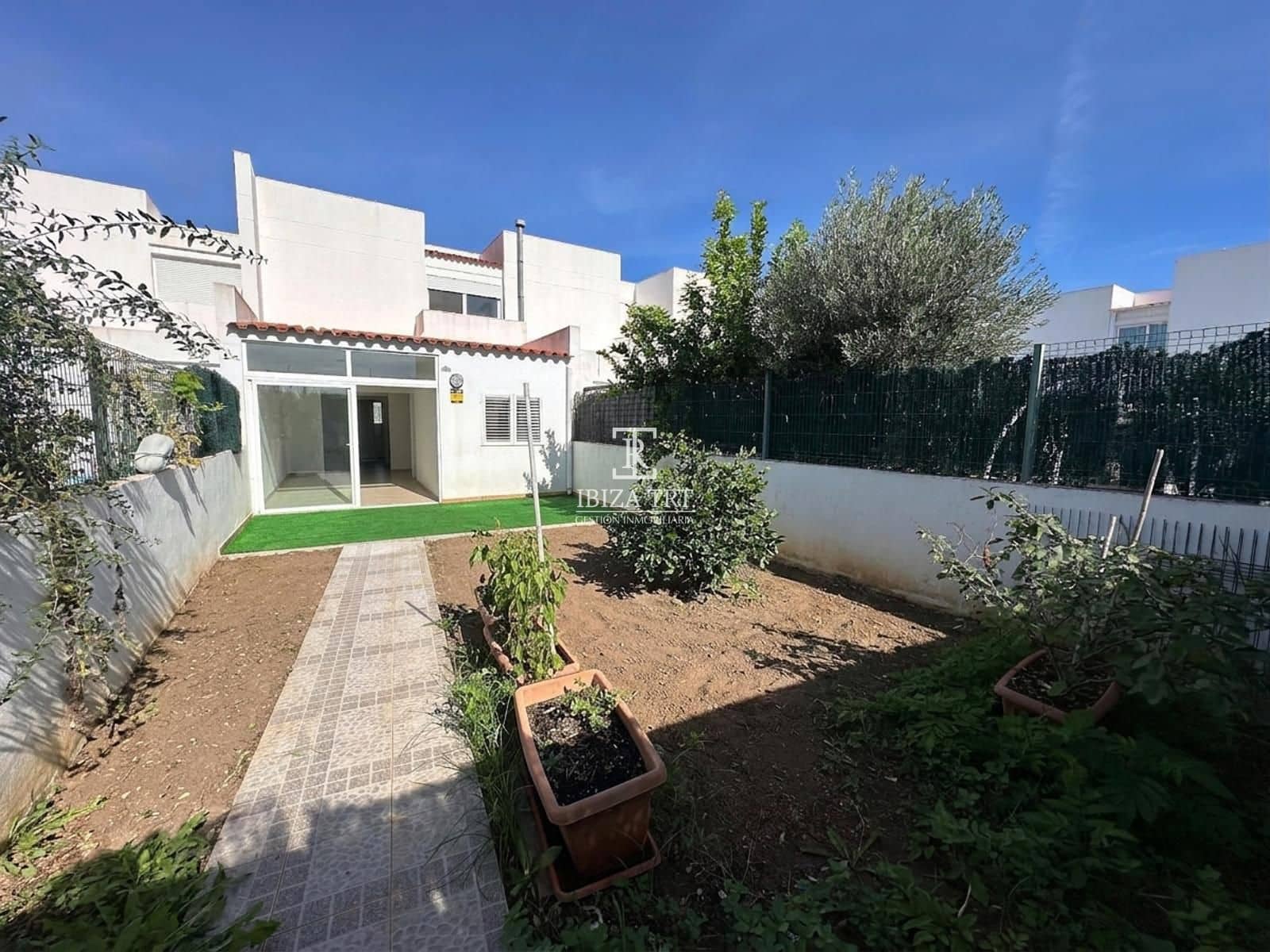 3 quarto Casa em Banda para venda em Cala d'en Bou com piscina garagem - 650 000 € (Ref: 10181657)