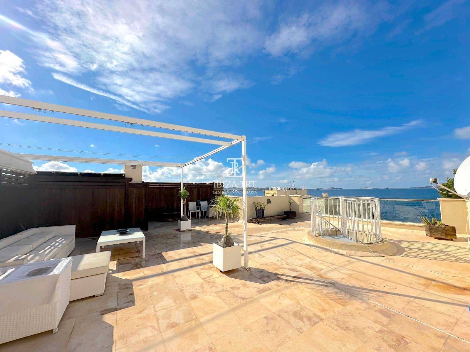 2 soveværelse Penthouse til salg i Cala Gracio med swimmingpool garage - € 820.000 (Ref: 8633770)