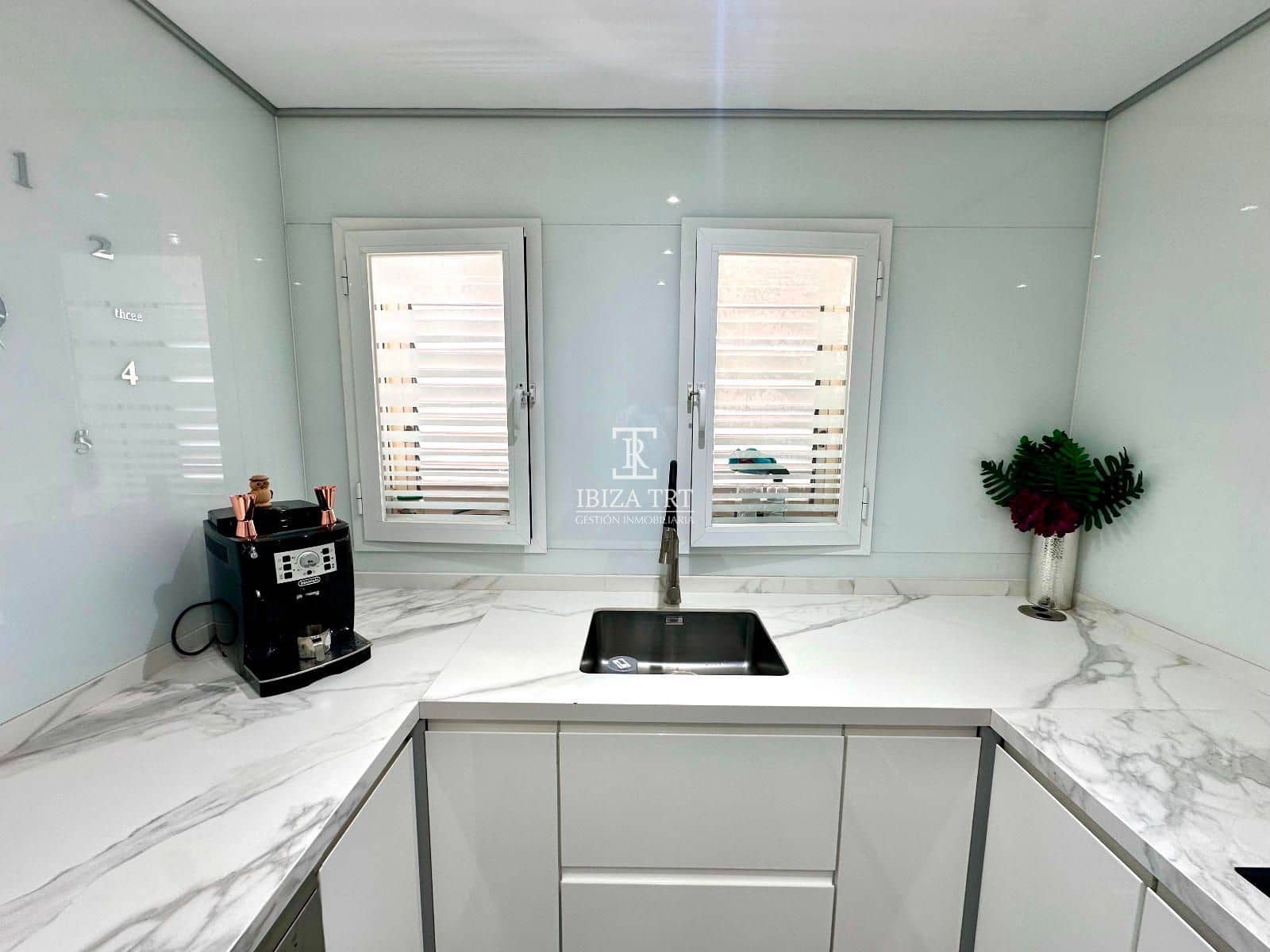 3 soverom Penthouse til salgs i Sant Antoni de Portmany med garasje - € 660 000 (Ref: 8996304)