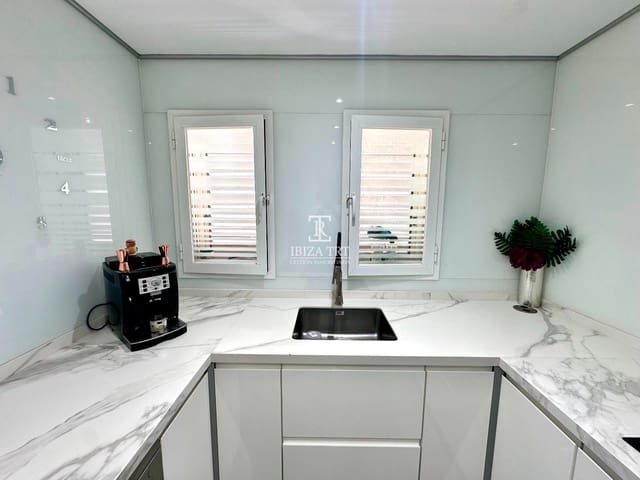 3 soveværelse Penthouse til salg i Sant Antoni de Portmany med garage - € 660.000 (Ref: 8996304)