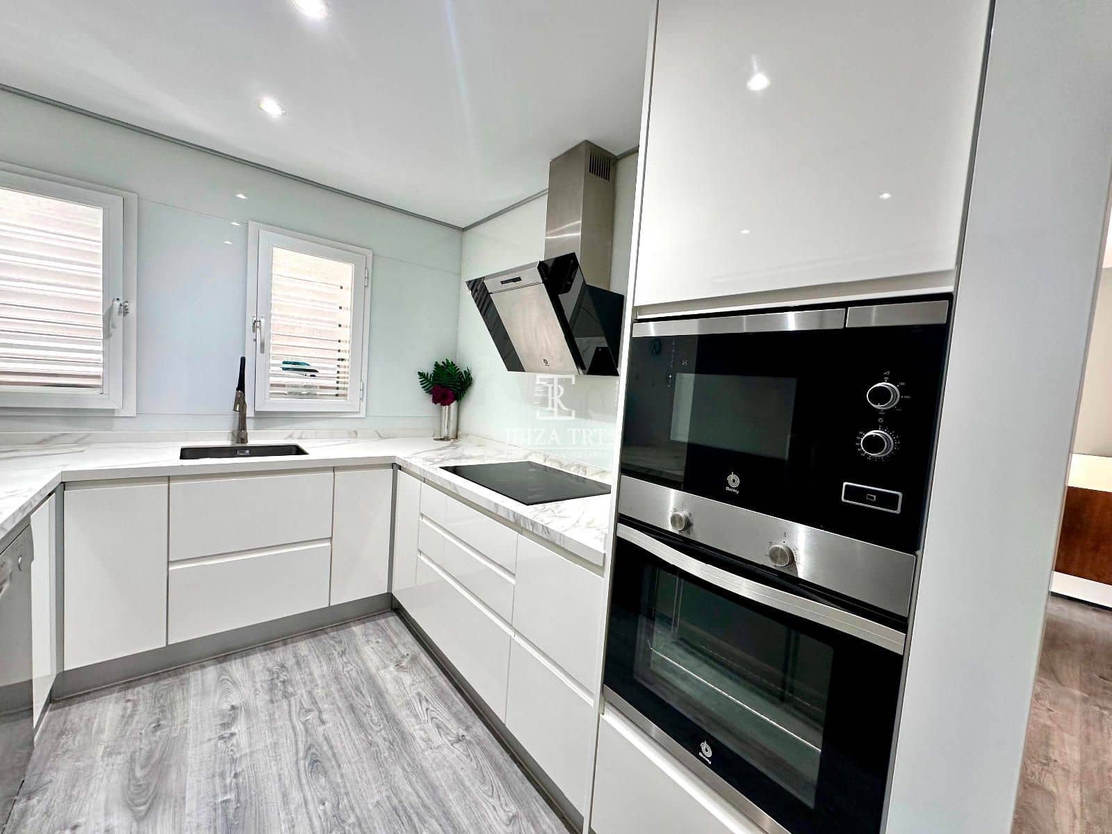 3 soverom Penthouse til salgs i Sant Antoni de Portmany med garasje - € 660 000 (Ref: 8996304)