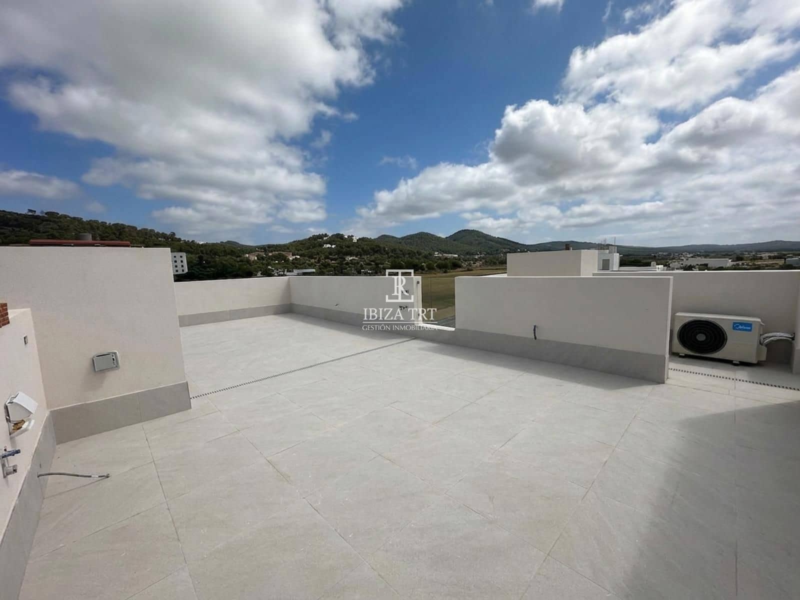 2 bedroom Penthouse for sale in Sant Antoni de Portmany with garage - € 530,000 (Ref: 9882441)