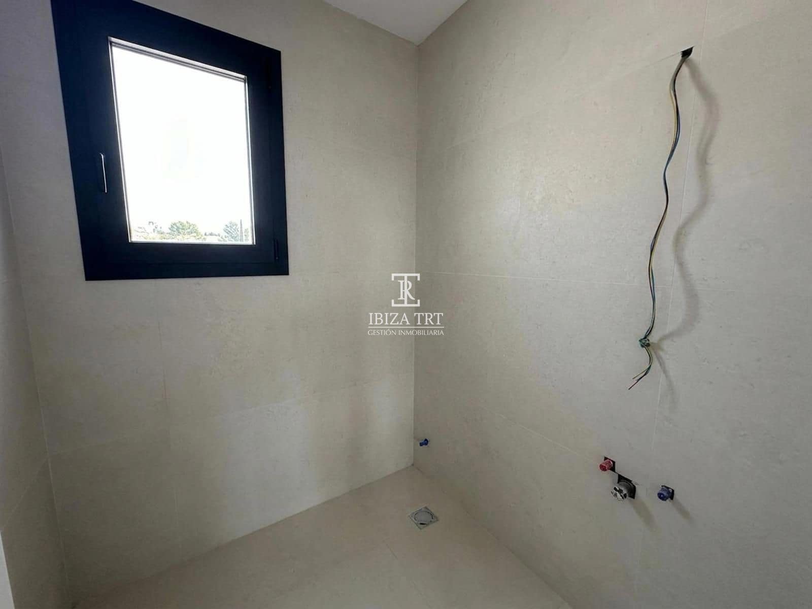2 bedroom Penthouse for sale in Sant Antoni de Portmany with garage - € 530,000 (Ref: 9882441)