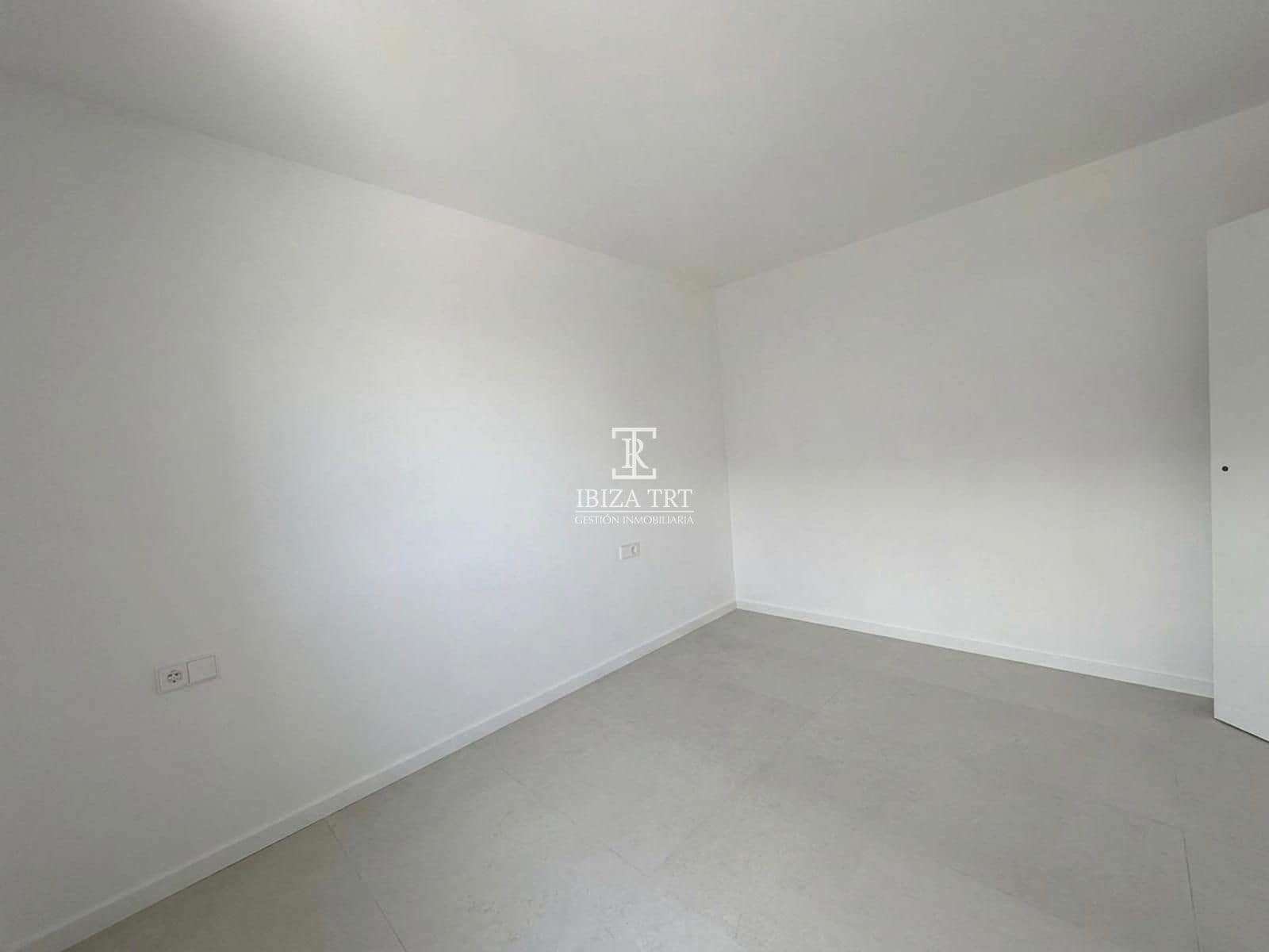 2 bedroom Penthouse for sale in Sant Antoni de Portmany with garage - € 530,000 (Ref: 9882441)