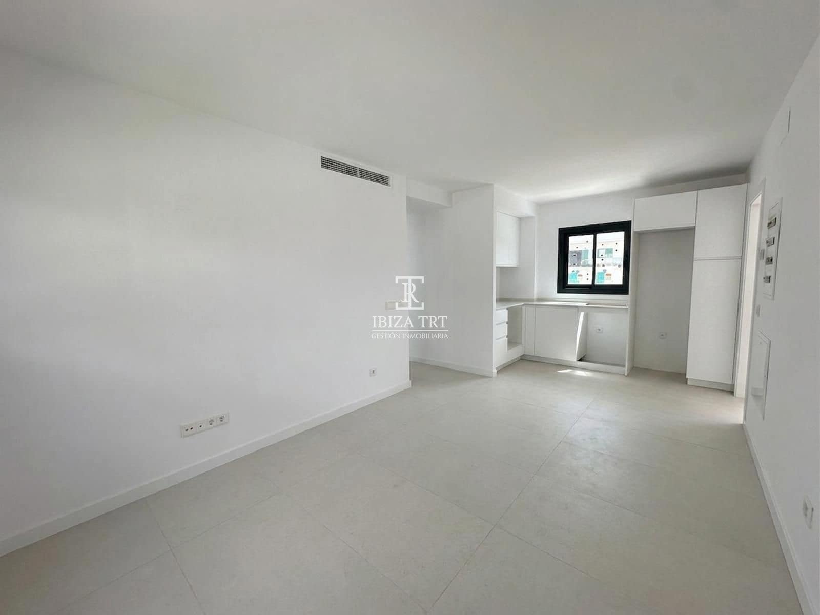 2 bedroom Flat for sale in Sant Antoni de Portmany with garage - € 450,000 (Ref: 9882442)