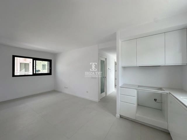 Piso de 2 habitaciones en Sant Antoni de Portmany en venta con garaje - 450.000 € (Ref: 9882442)