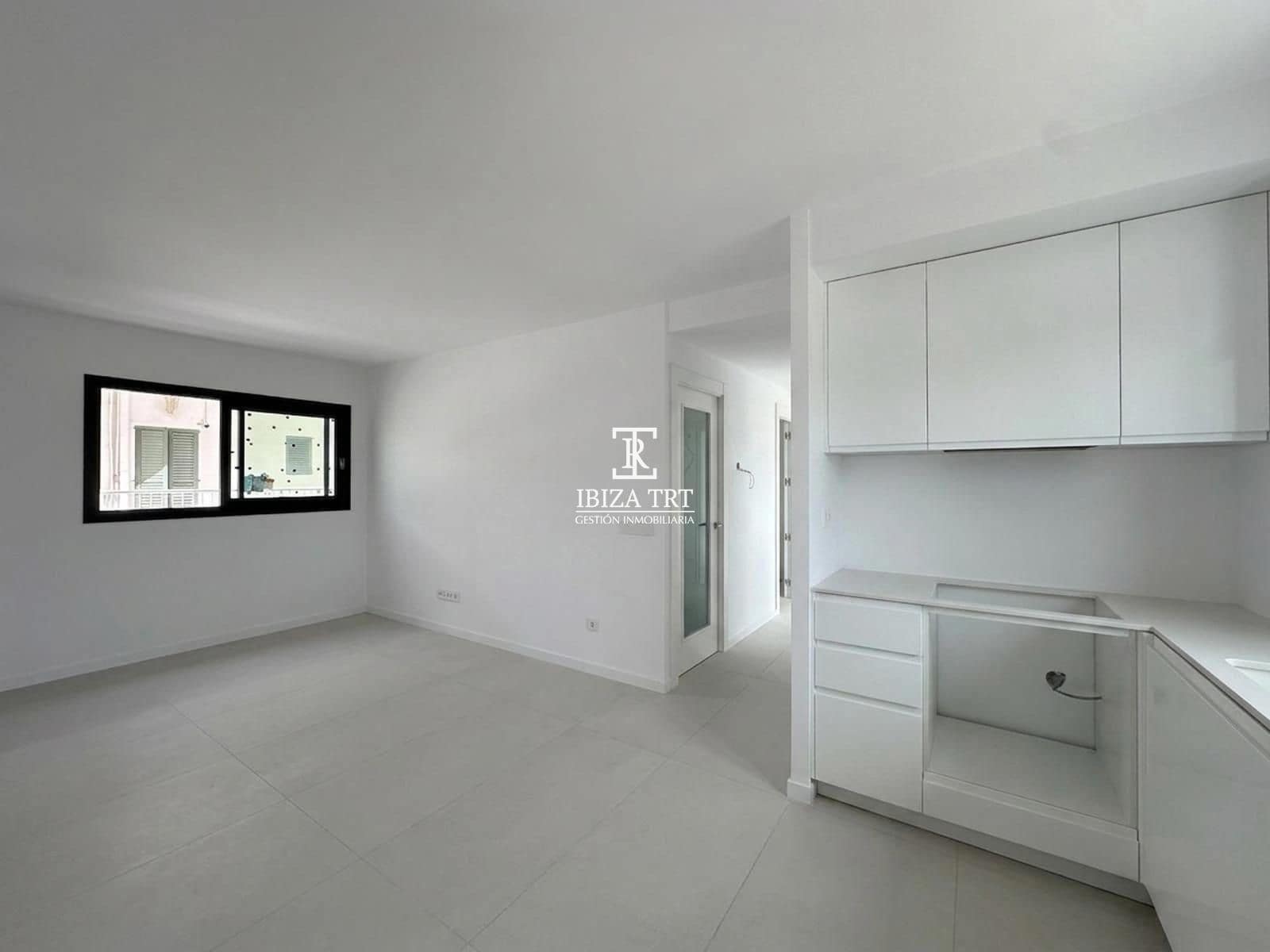 2 bedroom Flat for sale in Sant Antoni de Portmany with garage - € 450,000 (Ref: 9882442)